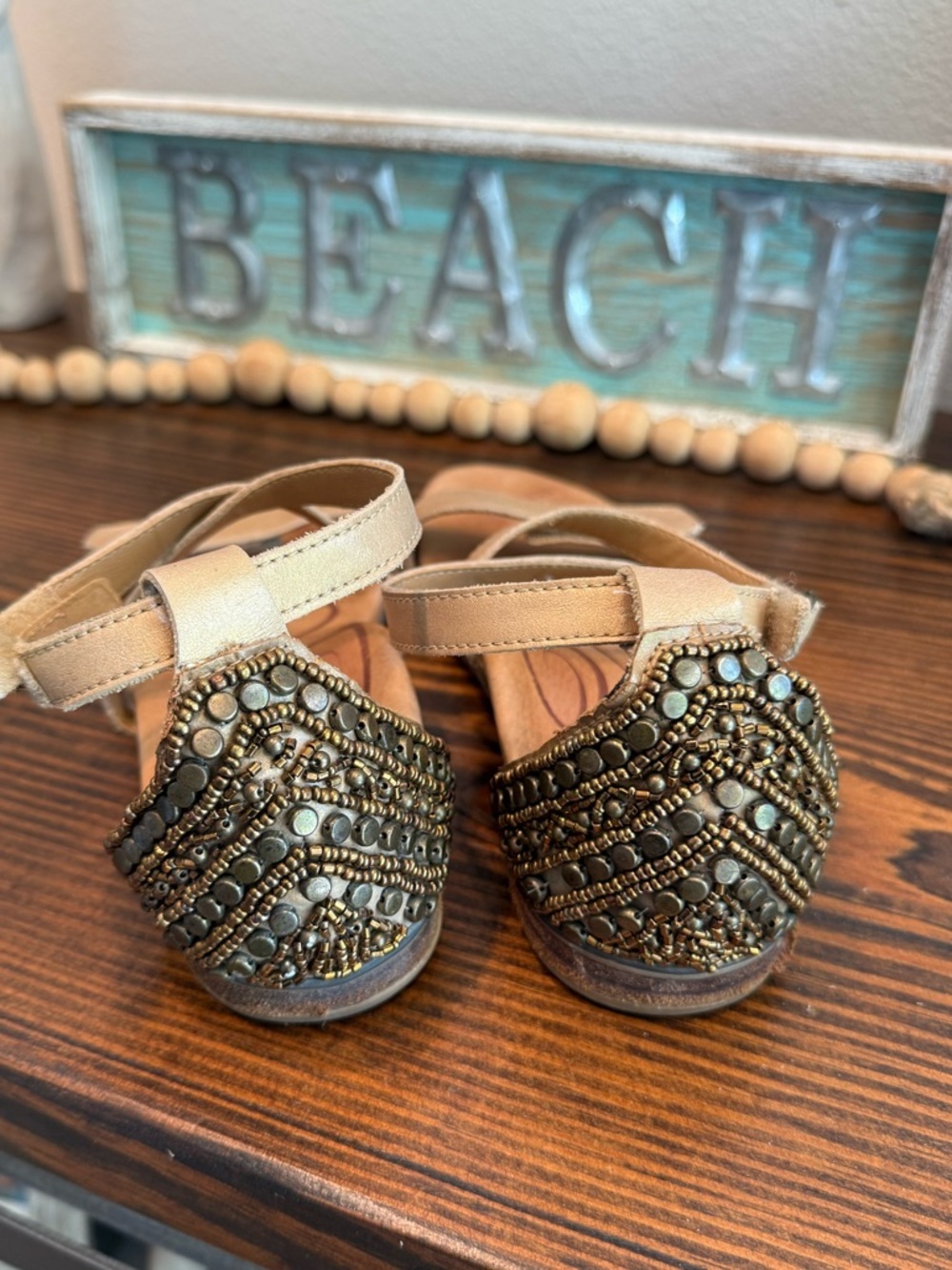 Aetrex Brenda Embellished Flat Sandal Women's EU 38 US 7.5 Gold Leather Beaded - Picture 2 of 9